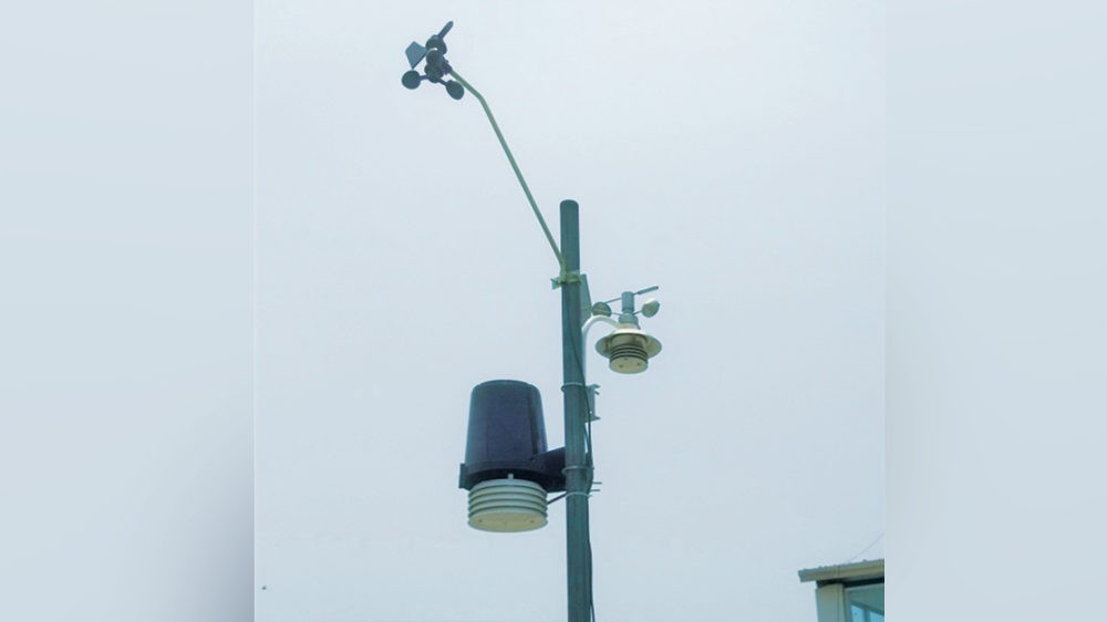 Weather monitoring station for wind and solar sensors