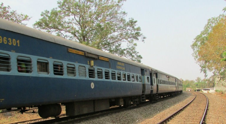 Indian railways to source about 1000 MW Solar Power by 2021-22
