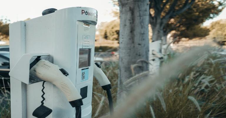 Tata Power, Apollo Tyres to install EV stations across India
