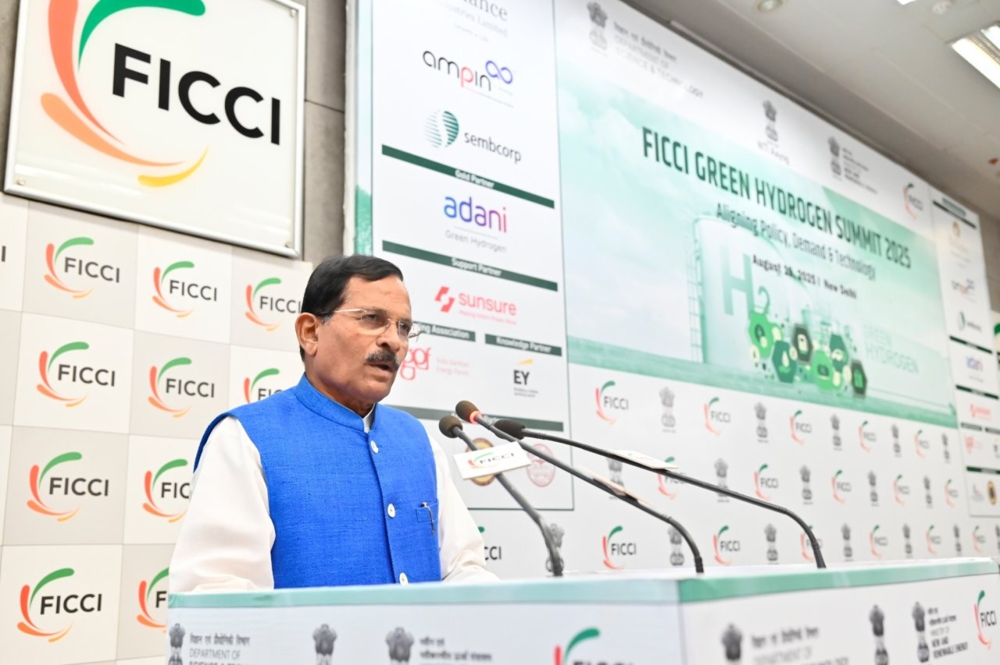 We want to make India a global hub for green hydrogen export: Shripad Naik