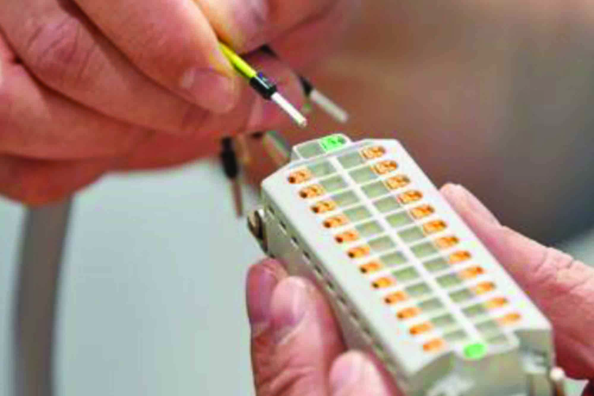Save time with HEAVYCON Click-In connectors from Phoenix Contact
